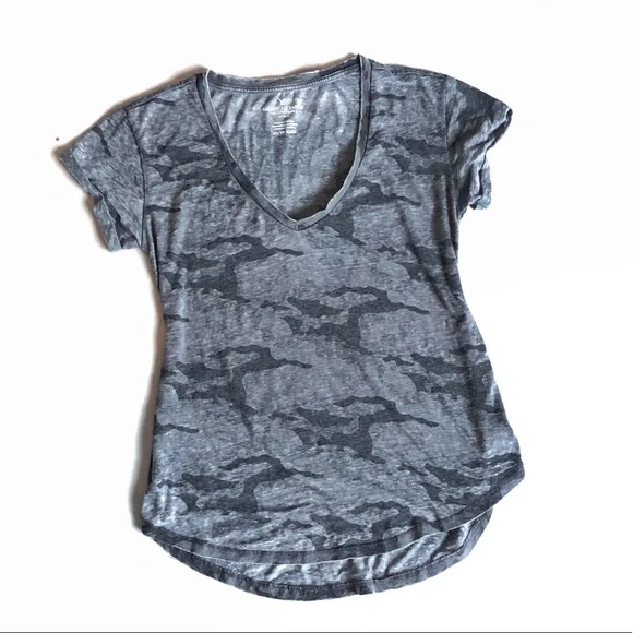 AEO Camo V Neck Hi Low Tee • XS - Picture 2 of 7